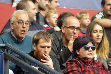 ¿Estuviste en el estadio durante el partido? Trata de encontrarte en la grada.