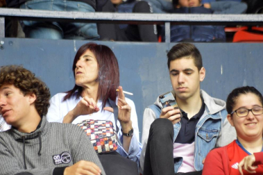¿Estuviste en el estadio durante el partido? Trata de encontrarte en la grada.