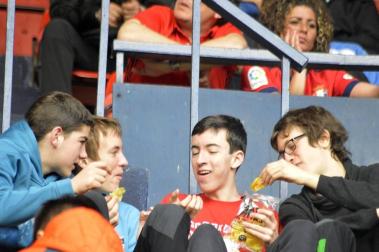 ¿Estuviste en el estadio durante el partido? Trata de encontrarte en la grada.