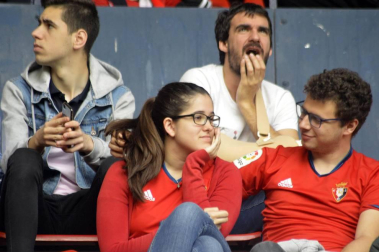 ¿Estuviste en el estadio durante el partido? Trata de encontrarte en la grada.