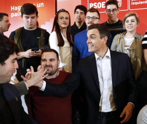 Pedro Sánchez lamenta que Navarra está “en una guerra de banderas”