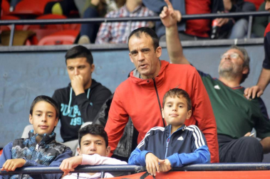 ¿Estuviste en el estadio durante el partido? Trata de encontrarte en la grada.