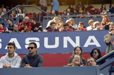 ¿Estuviste en el estadio durante el partido? Trata de encontrarte en la grada.