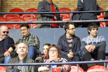 ¿Estuviste en el estadio durante el partido? Trata de encontrarte en la grada.