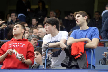 ¿Estuviste en el estadio durante el partido? Trata de encontrarte en la grada.
