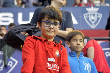 ¿Estuviste en el estadio durante el partido? Trata de encontrarte en la grada.