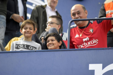 ¿Estuviste en el estadio durante el partido? Trata de encontrarte en la grada.