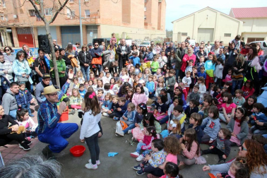 Tudela celebró una nueva edición de la Fiesta del Árbol, con la tradicional plantación de 20 árboles de 3 especies junto a la zona deportiva y cerca del antiguo silo.