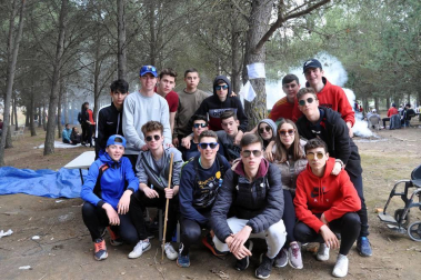 Numerosas cuadrillas corellanas se reunieron en los alrededores de la ermita de la Virgen del Villar para celebrar las tradicionales comidas.