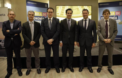 Un centenar de personas entre profesionales y directivos de diferentes ámbitos asistieron a la primera sesión del Aula de economía DN Capital, que estuvo protagonizada por Pablo Zalba, presidente del Instituto de Crédito Oficial (ICO).