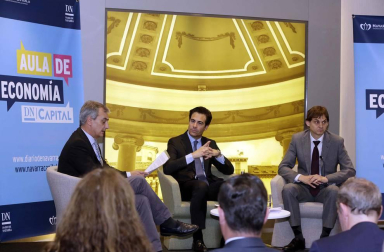 Un centenar de personas entre profesionales y directivos de diferentes ámbitos asistieron a la primera sesión del Aula de economía DN Capital, que estuvo protagonizada por Pablo Zalba, presidente del Instituto de Crédito Oficial (ICO).