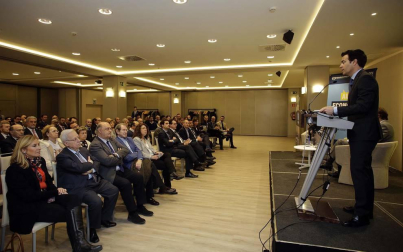 Un centenar de personas entre profesionales y directivos de diferentes ámbitos asistieron a la primera sesión del Aula de economía DN Capital, que estuvo protagonizada por Pablo Zalba, presidente del Instituto de Crédito Oficial (ICO).