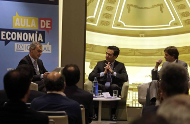 Un centenar de personas entre profesionales y directivos de diferentes ámbitos asistieron a la primera sesión del Aula de economía DN Capital, que estuvo protagonizada por Pablo Zalba, presidente del Instituto de Crédito Oficial (ICO).