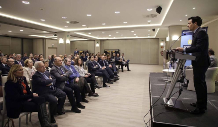 Un centenar de personas entre profesionales y directivos de diferentes ámbitos asistieron a la primera sesión del Aula de economía DN Capital, que estuvo protagonizada por Pablo Zalba, presidente del Instituto de Crédito Oficial (ICO).