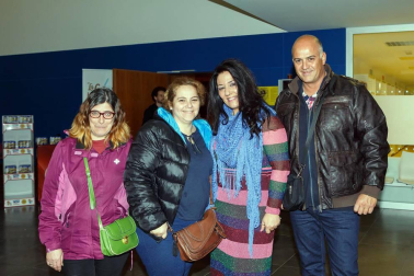 La asociación benéfica La gota de leche de Pamplona organizó, el 13 de abril, una gala musical en la Casa de Cultura de Villava. En ella participaron como artistas invitados: Roberto Urrutia, Josu Hernández y Charly Jiménez; la Escuela de flamenco de Sandra Gallardo; la Asociación de amigos de la jota de Huarte y el Coro de voces blancas de Ikastola Paz de Ziganda Ikastolako Abesbatza. El acto, al que acudieron unas 200 personas, estuvo presentado por Carlos Colina y consiguió recaudar alrededor de mil euros.