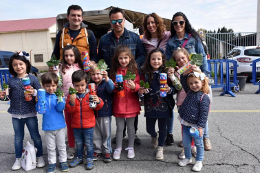 Tudela puso en marcha el 15 de abril una nueva edición del Día del árbol, cuyo acto principal fue la plantación de 20 nuevas especies en la zona canina de la calle Camino Caritat. Además se organizaron talleres medioambientales, reparto de material para los huertos escolares y sorteos de regalos para los participantes.