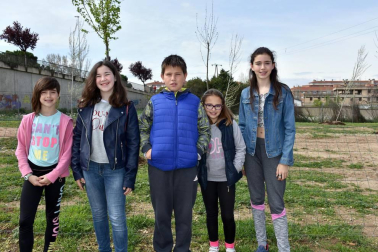 Tudela puso en marcha el 15 de abril una nueva edición del Día del árbol, cuyo acto principal fue la plantación de 20 nuevas especies en la zona canina de la calle Camino Caritat. Además se organizaron talleres medioambientales, reparto de material para los huertos escolares y sorteos de regalos para los participantes.