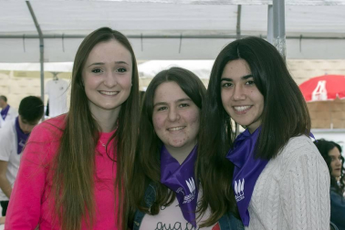 El 14 de abril, la placeta del cine Aurora de Falces acogió una tarde repleta de actividades con motivo del Día de la danza. Los asistentes pudieron disfrudAtar de campeonato relámpago de mus y chinchón, talleres para los 'muetes' (maquillaje, pulseras, pintura...), actuación de dantzaris txikis y bailes populares, bingo, cena popular a base de bocatas, música-disco y fin de fiesta.