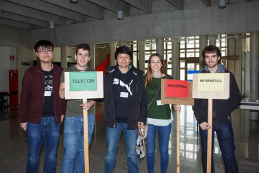 El sábado 14 de abril, la Universidad Pública de Navarra celebró la primera de sus jornadas de puertas abiertas previas al próximo curso académico, con protagonismo para las ingenierías. Una oportunidad para asistir a charlas orientativas acerca de las diversas titulaciones que oferta este centro y que están dirigidas a estudiantes de Bachillerato y Formación Profesional así como a sus familiares y el público en general.