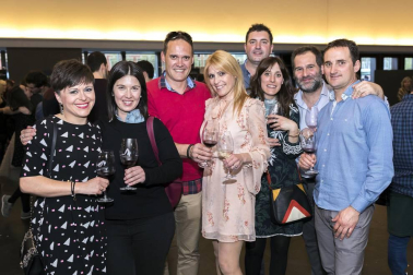 Las nuevas añadas de los vinos adscritos a la D.O. Navarra se presentaron en una nueva edición de Vinofest. La cita para los amantes del vino fue los días 13 y 14 de abril en Baluarte. 30 bodegas se unieron a esta iniciativa en la que los asistentes pudieron disfrutar de los nuevos blancos, rosados y tintos de la citada denominación de origen.