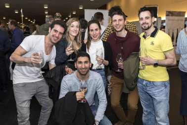 Las nuevas añadas de los vinos adscritos a la D.O. Navarra se presentaron en una nueva edición de Vinofest. La cita para los amantes del vino fue los días 13 y 14 de abril en Baluarte. 30 bodegas se unieron a esta iniciativa en la que los asistentes pudieron disfrutar de los nuevos blancos, rosados y tintos de la citada denominación de origen.