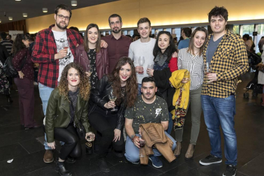 Las nuevas añadas de los vinos adscritos a la D.O. Navarra se presentaron en una nueva edición de Vinofest. La cita para los amantes del vino fue los días 13 y 14 de abril en Baluarte. 30 bodegas se unieron a esta iniciativa en la que los asistentes pudieron disfrutar de los nuevos blancos, rosados y tintos de la citada denominación de origen.