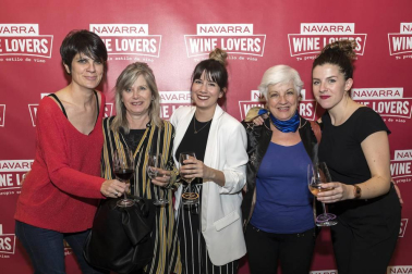 Las nuevas añadas de los vinos adscritos a la D.O. Navarra se presentaron en una nueva edición de Vinofest. La cita para los amantes del vino fue los días 13 y 14 de abril en Baluarte. 30 bodegas se unieron a esta iniciativa en la que los asistentes pudieron disfrutar de los nuevos blancos, rosados y tintos de la citada denominación de origen.
