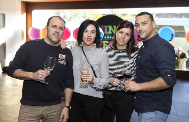 Las nuevas añadas de los vinos adscritos a la D.O. Navarra se presentaron en una nueva edición de Vinofest. La cita para los amantes del vino fue los días 13 y 14 de abril en Baluarte. 30 bodegas se unieron a esta iniciativa en la que los asistentes pudieron disfrutar de los nuevos blancos, rosados y tintos de la citada denominación de origen.