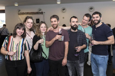 Las nuevas añadas de los vinos adscritos a la D.O. Navarra se presentaron en una nueva edición de Vinofest. La cita para los amantes del vino fue los días 13 y 14 de abril en Baluarte. 30 bodegas se unieron a esta iniciativa en la que los asistentes pudieron disfrutar de los nuevos blancos, rosados y tintos de la citada denominación de origen.