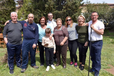 Los vecinos de Corella disfrutaron de las fiestas de la Virgen del Villar, y muy especialmente de la tradicional romería al Santuario de la Virgen, tras la cual las cuadrillas prepararon sus mejores recetas y compartieron una jornada campestre en el mejor de los ambientes.