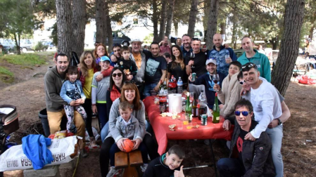 Los vecinos de Corella disfrutaron de las fiestas de la Virgen del Villar, y muy especialmente de la tradicional romería al Santuario de la Virgen, tras la cual las cuadrillas prepararon sus mejores recetas y compartieron una jornada campestre en el mejor de los ambientes.