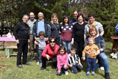 Los vecinos de Corella disfrutaron de las fiestas de la Virgen del Villar, y muy especialmente de la tradicional romería al Santuario de la Virgen, tras la cual las cuadrillas prepararon sus mejores recetas y compartieron una jornada campestre en el mejor de los ambientes.