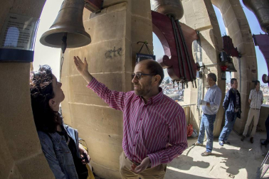 Los Campaneros de la Catedral de Pamplona tañeron ayer los bronces de la seo y los de otras cuatro iglesias del Casco Antiguo, dentro de una iniciativa europea para lograr que la Unesco declare el toque manual Patrimonio Inmaterial