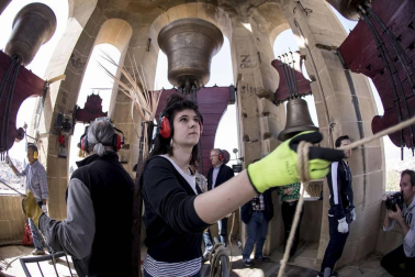 Los Campaneros de la Catedral de Pamplona tañeron ayer los bronces de la seo y los de otras cuatro iglesias del Casco Antiguo, dentro de una iniciativa europea para lograr que la Unesco declare el toque manual Patrimonio Inmaterial