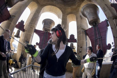 Los Campaneros de la Catedral de Pamplona tañeron ayer los bronces de la seo y los de otras cuatro iglesias del Casco Antiguo, dentro de una iniciativa europea para lograr que la Unesco declare el toque manual Patrimonio Inmaterial