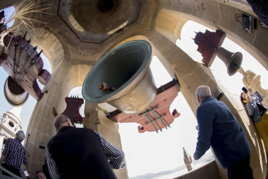 Los Campaneros de la Catedral de Pamplona tañeron ayer los bronces de la seo y los de otras cuatro iglesias del Casco Antiguo, dentro de una iniciativa europea para lograr que la Unesco declare el toque manual Patrimonio Inmaterial