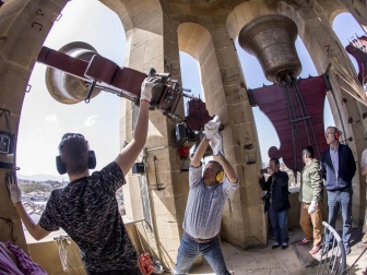 Los Campaneros de la Catedral de Pamplona tañeron ayer los bronces de la seo y los de otras cuatro iglesias del Casco Antiguo, dentro de una iniciativa europea para lograr que la Unesco declare el toque manual Patrimonio Inmaterial