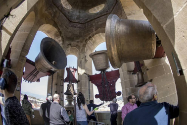 Los Campaneros de la Catedral de Pamplona tañeron ayer los bronces de la seo y los de otras cuatro iglesias del Casco Antiguo, dentro de una iniciativa europea para lograr que la Unesco declare el toque manual Patrimonio Inmaterial
