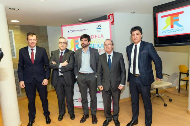 Alrededor de 200 personas asistieron a la primera edición del Tudela Ribera Forum, una iniciativa organizada por Diario de Navarra y Navarra Capital, con el patrocinio de Laboral Kutxa, Gobierno de Navarra y Ayuntamiento de Tudela, que tuvo como objetivo debatir e intercambiar opiniones para buscar el desarrollo de la comarca.