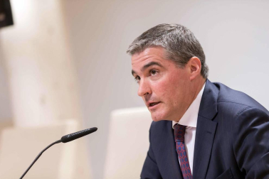 Alrededor de 200 personas asistieron a la primera edición del Tudela Ribera Forum, una iniciativa organizada por Diario de Navarra y Navarra Capital, con el patrocinio de Laboral Kutxa, Gobierno de Navarra y Ayuntamiento de Tudela, que tuvo como objetivo debatir e intercambiar opiniones para buscar el desarrollo de la comarca.