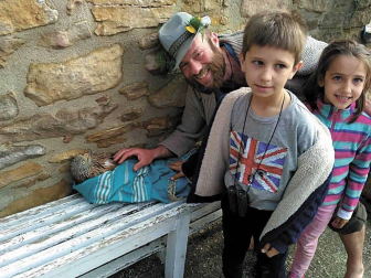 Los peregrinos hallan en Uterga el primer refugio. Esto sucede en uno de sus albergues