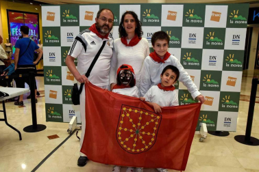 Los fans de Amaia Romero, ganadora de 'Operación Triunfo', pudieron sacarse fotos y grabar un vídeo con un mensaje de ánimo para apoyar a la navarra en Eurovisión
