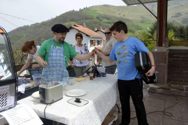 Imágenes del V Mercado de Productores y Encuentro de Promotores del Pirineo celebrado este domingo en Valcarlos.