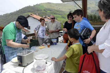 Imágenes del V Mercado de Productores y Encuentro de Promotores del Pirineo celebrado este domingo en Valcarlos.