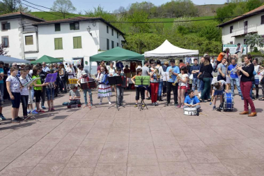 Imágenes del V Mercado de Productores y Encuentro de Promotores del Pirineo celebrado este domingo en Valcarlos.