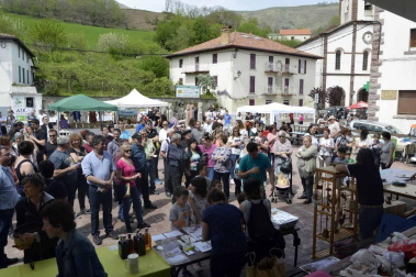 Imágenes del V Mercado de Productores y Encuentro de Promotores del Pirineo celebrado este domingo en Valcarlos.
