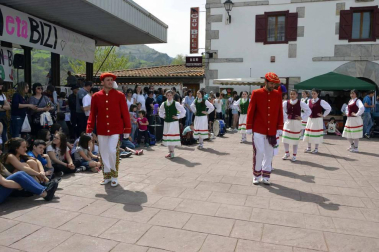 Imágenes del V Mercado de Productores y Encuentro de Promotores del Pirineo celebrado este domingo en Valcarlos.