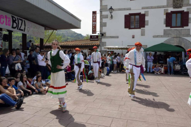 Imágenes del V Mercado de Productores y Encuentro de Promotores del Pirineo celebrado este domingo en Valcarlos.