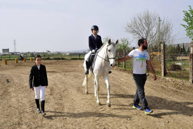 Fotos de la cuarta jornada de la Liga Navarra y de JJDD de hípica en el Club Zahorí de Falce