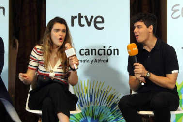 Será el día 3 de mayo cuando todos pongan rumbo a la capital lusa, como parte de una numerosa delegación de la que también formarán parte su excompañera y amiga Aitana, sus exprofesores Javier Calvo y Javier Ambrossi y la presentadora Anne Igartiburu, que presentará desde allí algunos especiales del programa "Corazón".